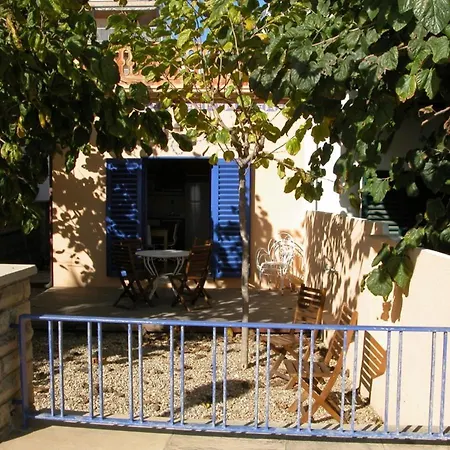 1 - House -garden In Front Of The - Ferrari Land Apartment